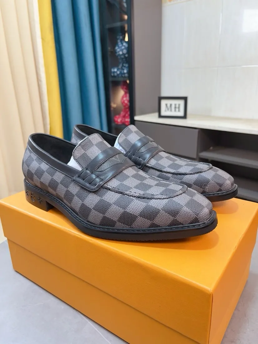 Ex-factory price 720🌹🌹High version [LV] Louis Vuitton's popular casual leather shoes🎖Fashionable and elegant🎖🎖Material: Original imported open-edge beaded cowhide, washed cowhide leather lining, original open-molded rubber outsole, high-end and classy, ​​elegant quality, instantly transforming into a handsome man ❤❤Standard\nNumber: 38-44